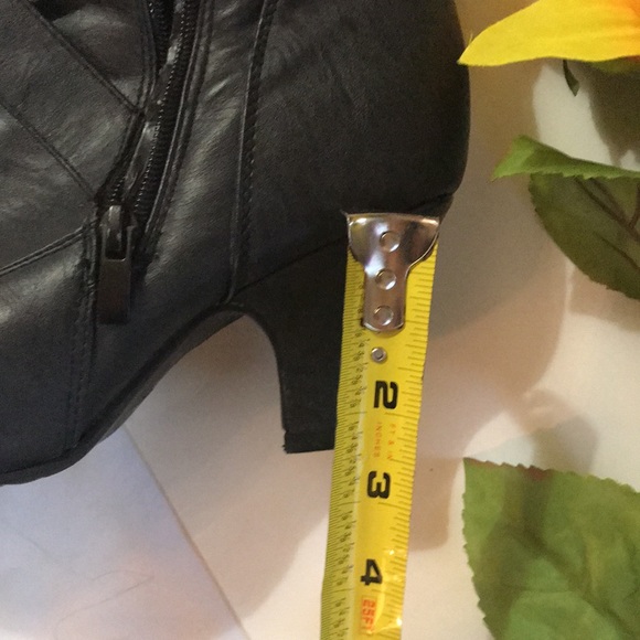 BRINLEY CO EUC Slouchy boots with heel. - Picture 8 of 9